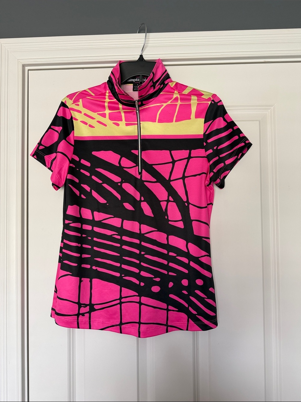 Women’s Pink & Black Graphic Zip-Front Athletic Top